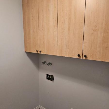 Beau grand 4 1/2 rue Gatien, près galeries 1er dec - Photo 3