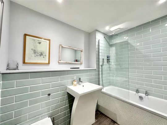 4 bedroom semi-detached house to rent - Photo 1