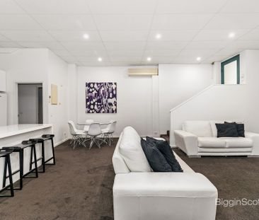 ULTRA-SPACIOUS, FULLY FURNISHED APARTMENT IN ICONIC SKIPPING GIRL D... - Photo 4