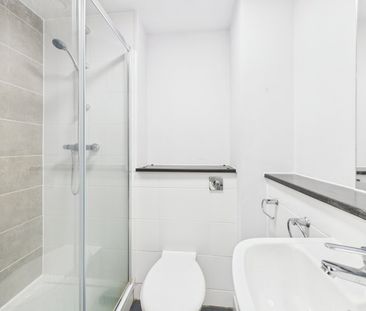 Room in a Shared Flat, Queensland Place, L7 - Photo 1