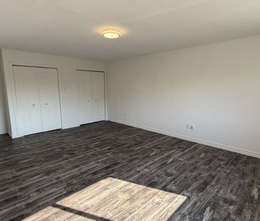 For Lease - 512 MOSLEY Street Unit# UNIT A, Wasaga Beach, Ontario - Photo 3