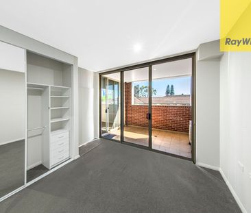 FRESHLY UPDATED ONE BEDROOM APARTMENT - READY TO MOVE IN! - Photo 4