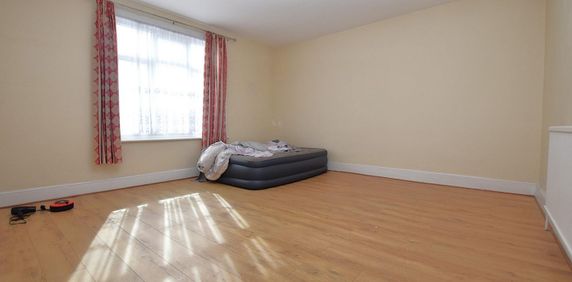 1 bedroom Flat To Let Total Size: 679 SQ FT - Photo 2