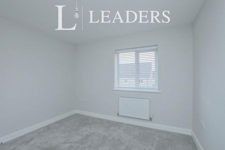 3 bedroom detached house to rent - Photo 3