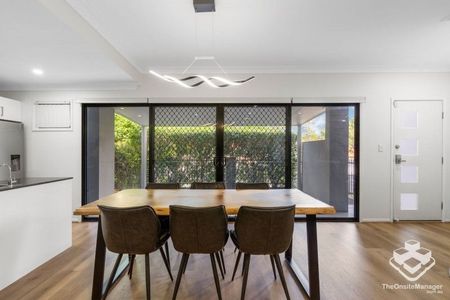 Location, Comfort and More - Photo 3