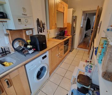 1 Bed Flat, Robinson Road, SW17 - Photo 2