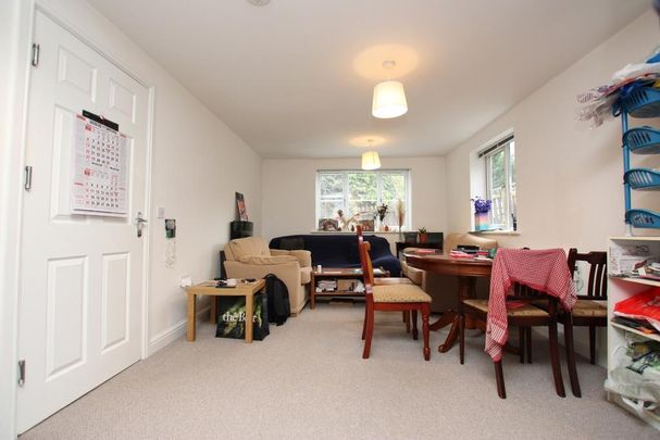 2 bedroom ground floor flat to rent - Photo 1