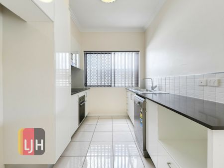 AIR CONDITIONED 2 BEDROOM UNIT WITH SPACIOUS BALCONY ! - Photo 3
