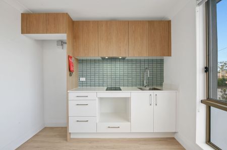 Experience contemporary living in these stylish studio apartments. - Photo 4