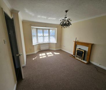 4 bedroom semi-detached house to rent - Photo 2