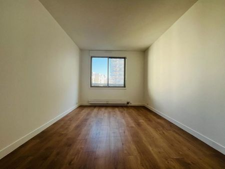 Appartement Courbevoie 4 pièce(s) 95.79 m2 - Photo 2
