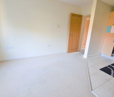 2 bed flat to rent in 6 The Waves, BH5 1AA - Photo 4
