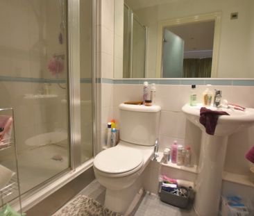 3 Bedroom Apartment - Photo 3