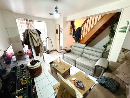 APPARTEMENT T2 A LOUER - BLOIS - DUPLEX, COUR & PLACE DE PARKING PRIVATIVES - Photo 2