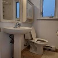 Two bedroom apartment/ main floor of a house for rent - Photo 4