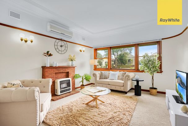 Perfectly located! - Photo 1