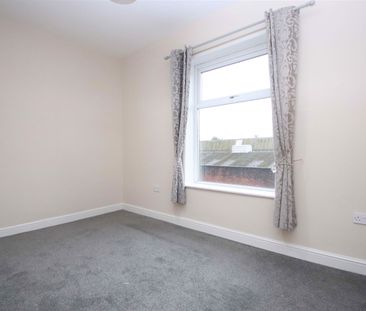 Bury Old Road, Heywood - Photo 3