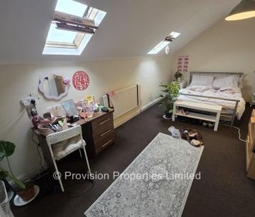 7 Bedroom Brudenell Avenue Hyde Park - Photo 1