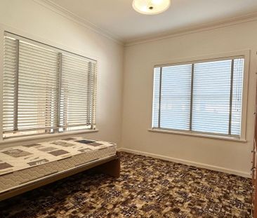 NORTH GRIFFITH LOCATION - Photo 4