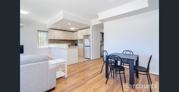 Modern Comfort, Low-Maintenance Living - Ground-Floor Gem in the Heart of Clarkson! - Photo 1