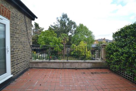 1 bedroom in a house share to rent - Photo 3