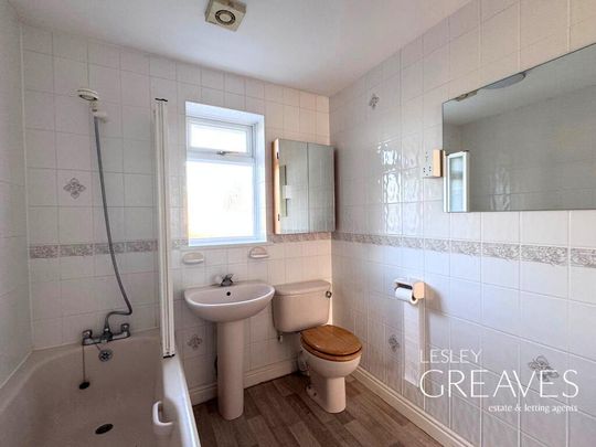 3 bedroom detached bungalow to rent - Photo 1