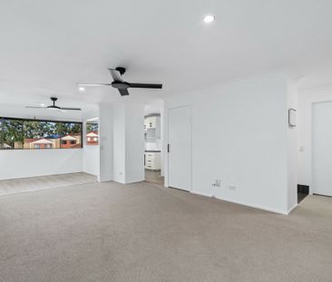 SPACIOUS & STYLISH WITH DOUBLE LOCK UP GARAGE - Photo 3