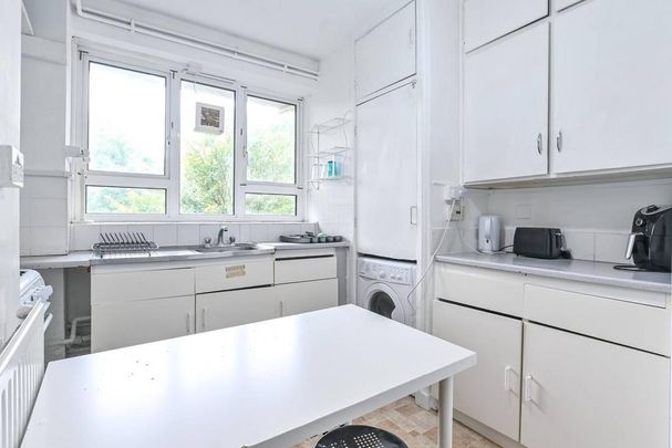 3 bedroom flat to rent - Photo 1