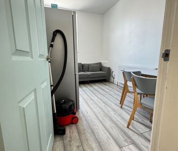 3 Bed Flat, Queens Road, NG9 - Photo 1