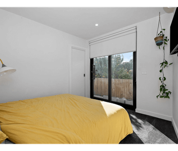 Modern Townhouse Living in Prime Frankston Location - Photo 3