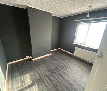 PETERBOROUGH - Photo 2