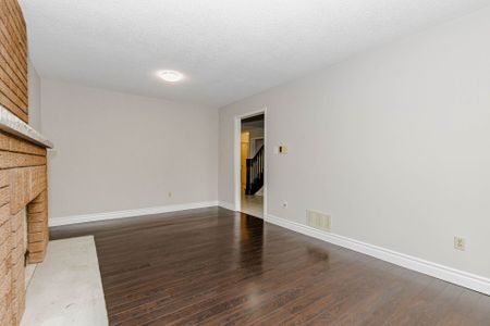 For Lease - 101 Hullrick Drive, Toronto, Ontario - Photo 4