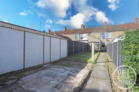 2 bedroom terraced house to rent - Photo 3
