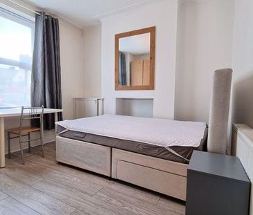 5 bedroom terraced house to rent - Photo 4