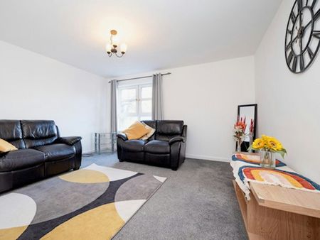 Flat to rent on - Photo 2