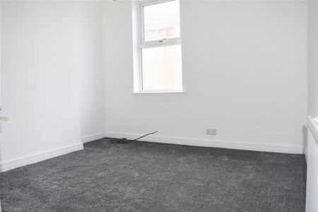 2 bedroom end of terrace house to rent - Photo 4