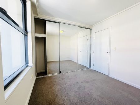Spacious One Bedroom with study alcove at the 'Quadrant' - Photo 4