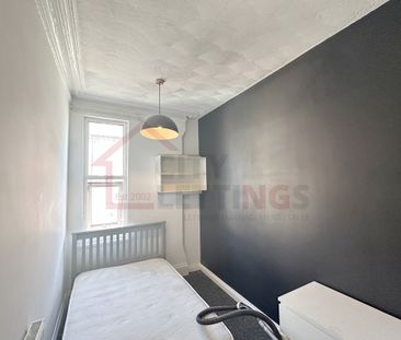 8 Bedroom Mid Terraced House - Photo 6