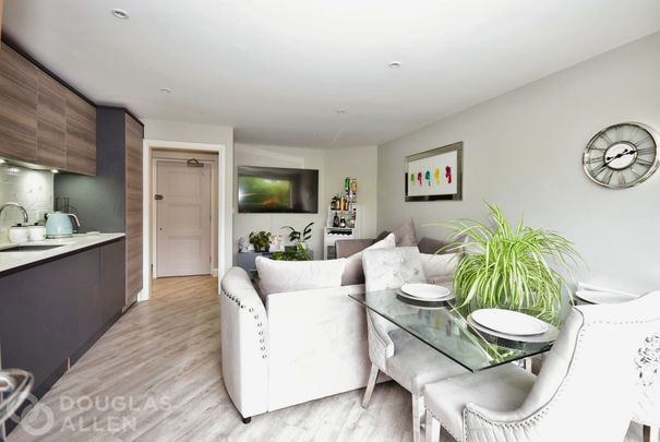 2 bedroom flat to rent - Photo 1