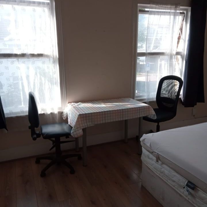 Room in a Shared House, Albert Square, E15 - Photo 1