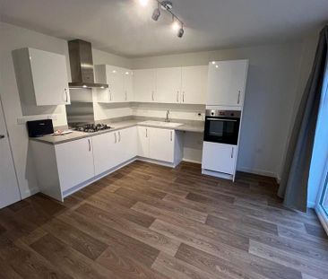 3 bedroom semi-detached house to rent - Photo 3