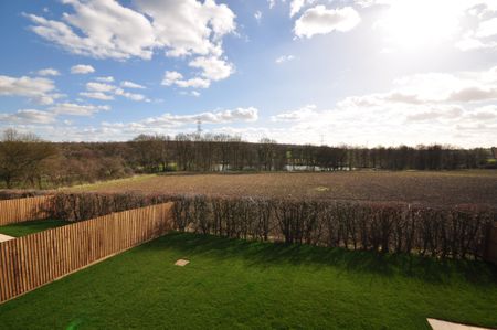 Beautifully Presented & Newly Built Detached House in White Colne - Photo 3