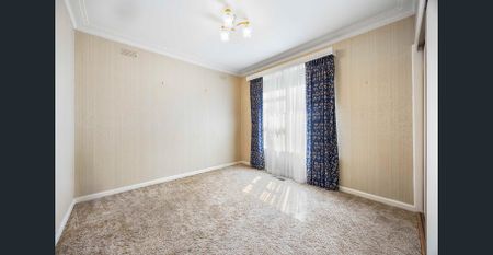 COMFORTABLE FAMILY HOME WITH SHEDDING AND WORKSHOP - Photo 3