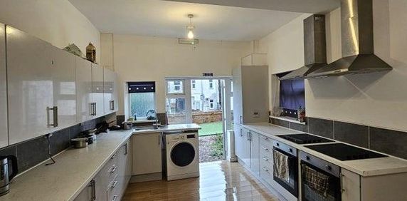 1 bedroom in a house share to rent - Photo 2