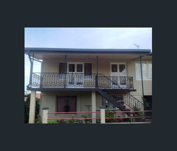 You can't get any closer! - Photo 2