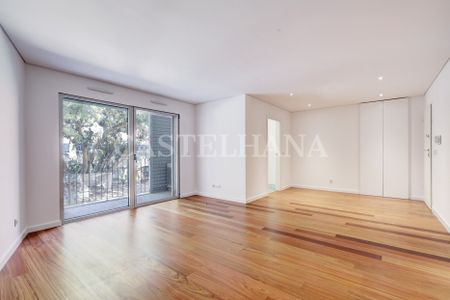 Apartamento T3 com varanda localizado junto à Av. da Liberdade - Photo 3