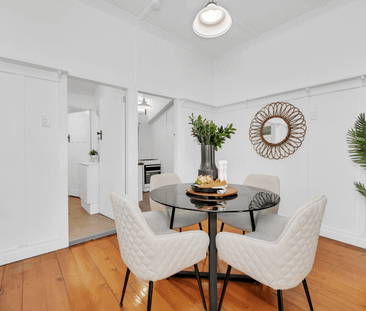 Stunning One Bedroom Unit with Queenslander Charm - Photo 4