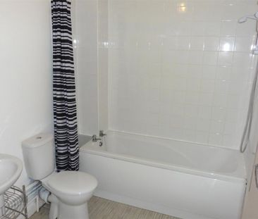 2 Bedroom Flat to Rent in Ashleigh House, Hamblin Court, Rushden, N... - Photo 5