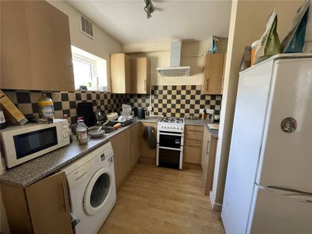 3 bedroom apartment to rent - Photo 2