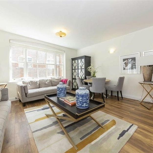 Floral Street - Photo 1